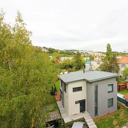 Au Private In Appartement